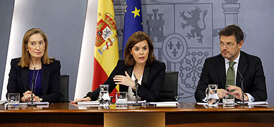 Los ministros Pastor, Santamaría y Catalá, en la rueda de prensa posterior al Consejo de Ministros.