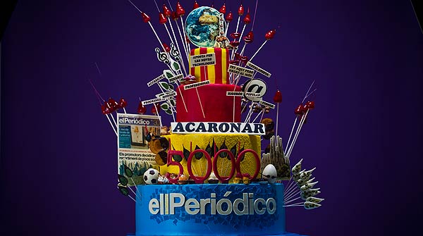 Christian Escrib elabora un pastel para conmemorar los 5.000 nmeros de 'El Peridico' en cataln.