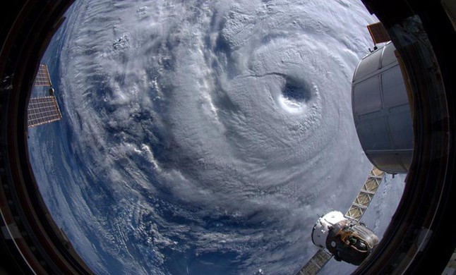 El tifón Neoguri, que se encuentra al sur de Japón, fotografiado por el astronauta Alexander Gerst desde la ISS. 