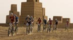 La sexta edicin de la Titan Desert, una carrera de mountain bike que tradicionalmente se ha disputado ntegramente en Marruecos, ampla horizontes y termina su ltima etapa en Espaa, en Granada.