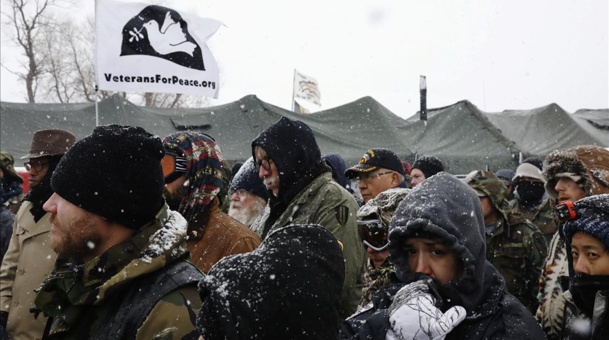 Resultado de imagen para veteranos de guerra apoyan a sioux de Standing Rock contra oleoducto
