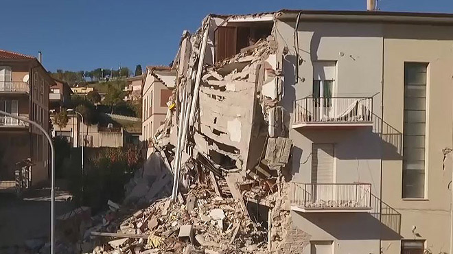 Los daños en la localidad de Tolentino tras el terremoto, a vista de dron.