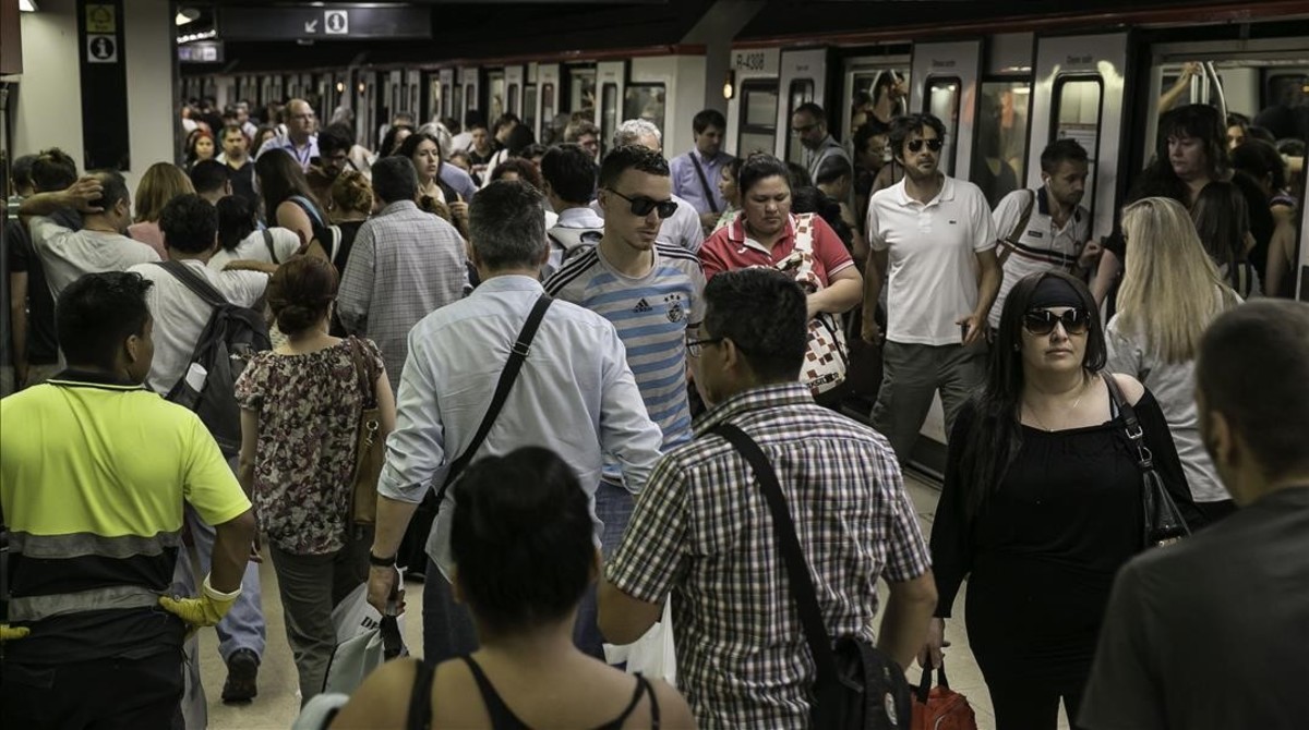 El metro de Barcelona vuelve a la huelga este lunes