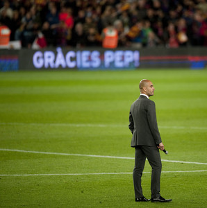 Guardiola durant el discurs de comiat que ha realitzat a l'afició després del partit contra l'Espanyol al Camp Nou
