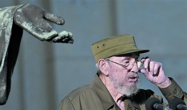 bregreso-b-castro-durante-discurso-ayer-escalinata-universidad-habana-1283544238391.jpg (646×380)