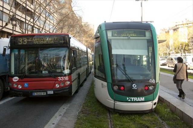 Un atropello y una avería complican la circulación de los tranvías en Barcelona