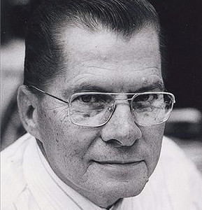Retrato de Eugene Polley, el creador del mando a distancia.