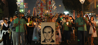 Procesión, en el 2009, del 20º aniversario de la muerte de Ellacuría.