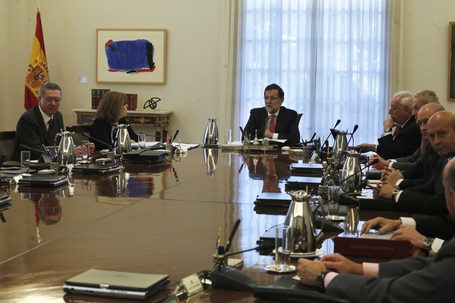 Mariano Rajoy preside el Consejo de Ministros extraordinario, este martes.