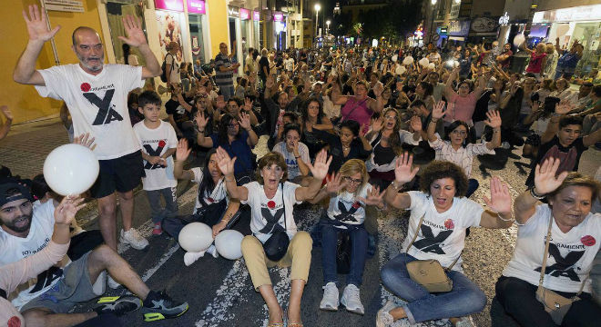 Nueva protesta, esta vez pacífica, de los vecinos de Murcia contra las obras del AVE