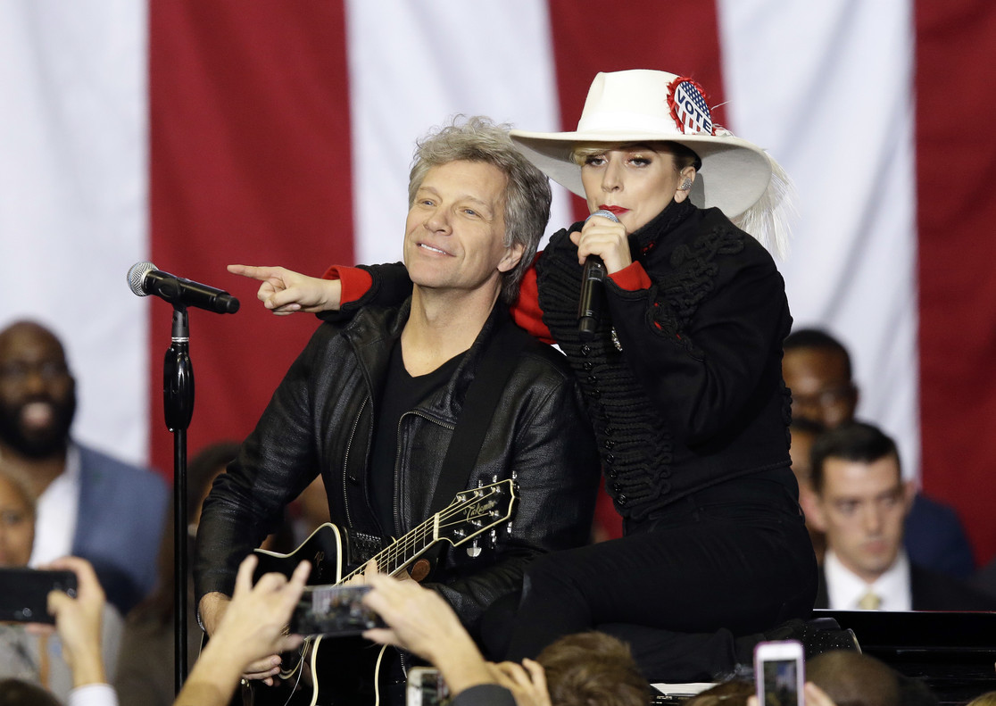 jon-bon-jovi-lady-gaga-han-interpretado-living-prayer-mitin-clinton-1478591792062.jpg (1116×791)