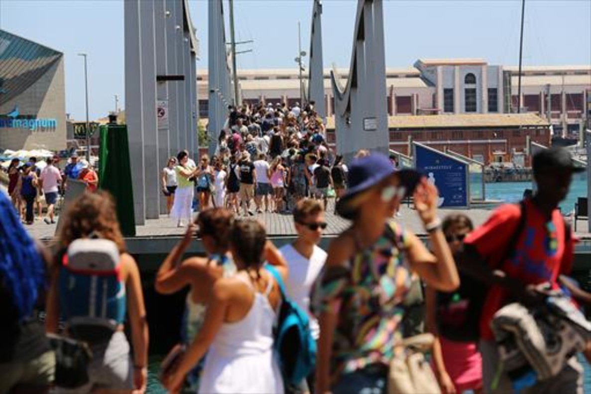 España recibe 32,8 millones de turistas extranjeros hasta junio y apunta al récord