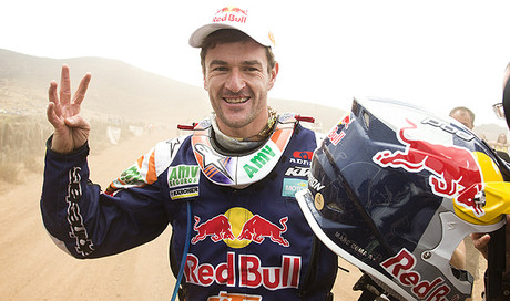 Marc Coma celebra el seu quart triomf al Dakar al finalitzar l'última etapa.