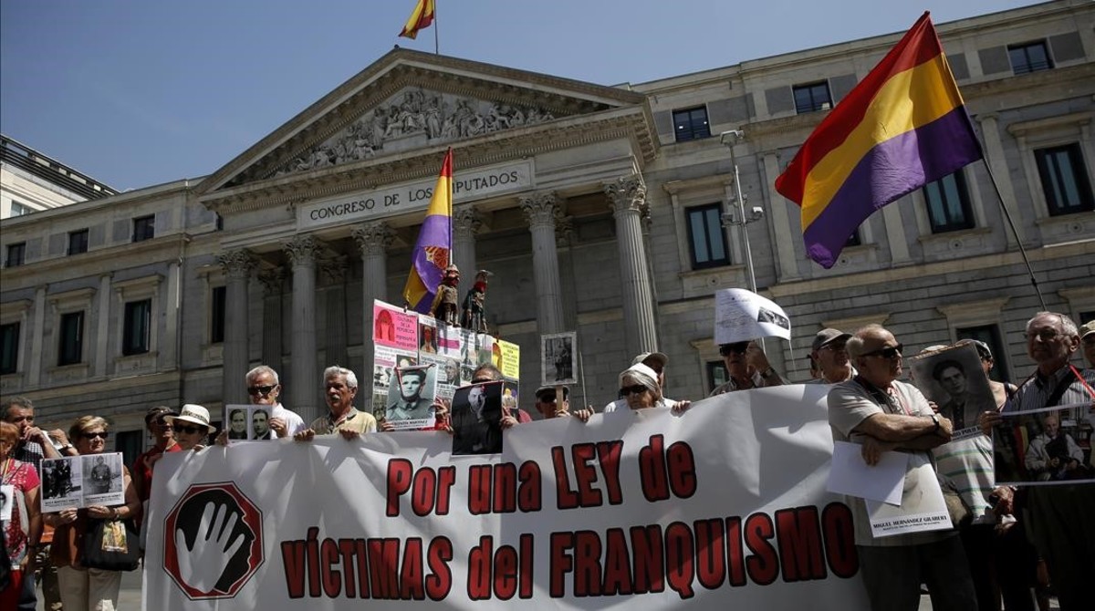 Víctimas del franquismo piden a los partidos que impulsen una ley integral
