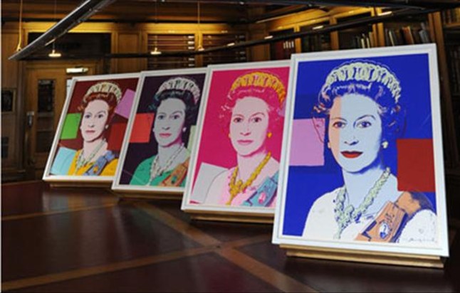 Los retratos de la Reina pintados por Andy Warhol.