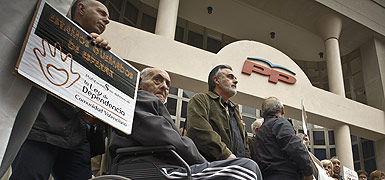 Protesta contra la política social del Gobierno valenciano, del PP. MIGUEL LORENZO