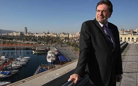El 'conseller' Josep Cleries, en el terrado de la sede de su departamento.
