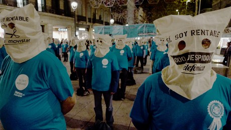 'Flashmob' de un grupo de trabajadores de Telefónica.