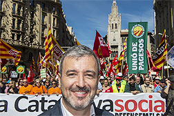 Jaume Collboni, delante de la cabecera de la manifestacin de los sindicatos contra las polticas de austeridad, ayer en la Via Laietana de Barcelona.