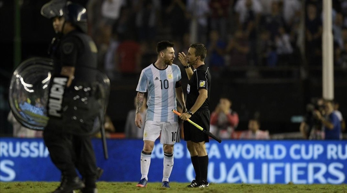Messi se encaró con el asistente: "¡La concha de tu madre!"
