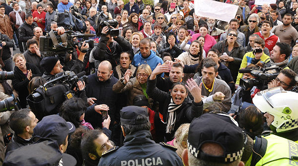 Indignación de los vecinos de Alcalá de Guadaíra