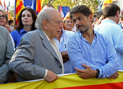 Jordi Pujol conversa con su hijo Oriol durante la manifestación independentista de la Diada, el pasado septiembre. 