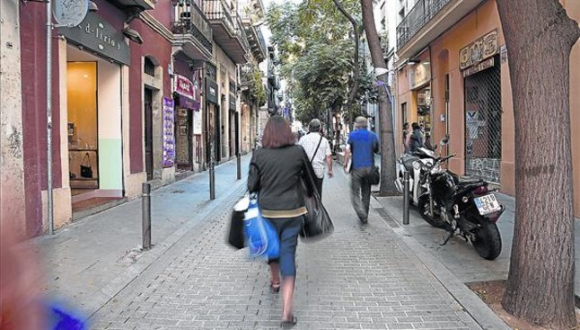 La calle de Verdi donde vecinos, locales y espacio público definen Gràcia, un carácter que, no obstante, muta.