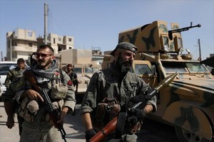 Combatientes kurdosirios en la ciudad de Raqqa.