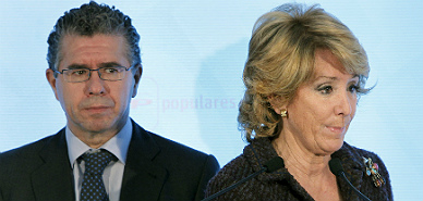 Francisco Granados, junto a Esperanza Aguirre, en diciembre del 2010.