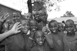 Nens en una escola de Kampala. DANTON LLAPART