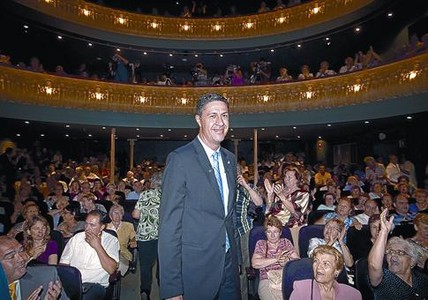 García Albiol, ahir, al teatre Zorrilla de Badalona, on va fer balanç del primer any com a alcalde del PP.