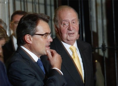 El 'president' Mas y el rey Juan Carlos, en la entrega del Premio Internacional Conde de Barcelona este martes.