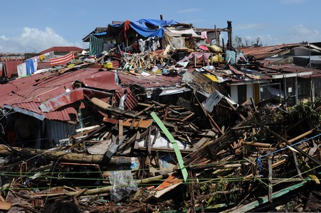 Destrucción en la ciudad de Tacloban, que ha sido destruida en más de un 70%.