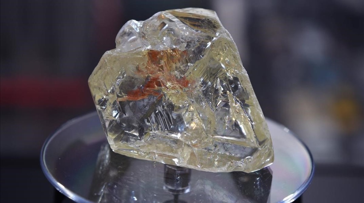 Sierra Leona vende uno de los diamantes más grandes del mundo
