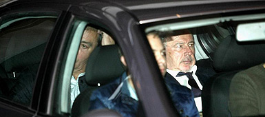 Rato sale en coche de la Audiencia Nacional para evitar a la gente que le esperaba.