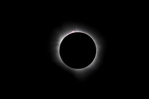 El eclipse solar captado en Indonesia el 9 de marzo de 2016.