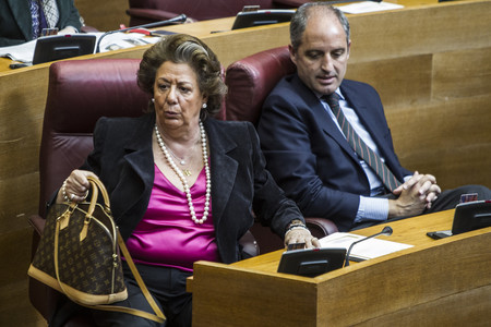 Rita Barberá y Francisco Camps, en sus escaños en las Cortes Valencianas, el pasado mayo.