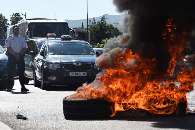 [Imagen: protesta-los-taxistas-francia-contra-ube...265618.jpg]
