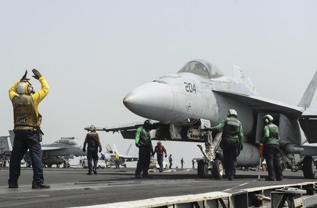 Un F-18 estadounidense en el 'Nimitz'.