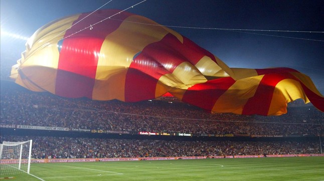 Una senyera gegant al Camp Nou.