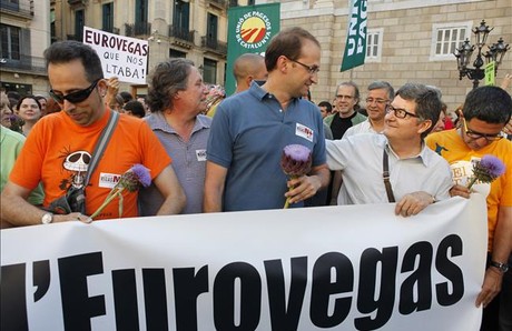 Joan Herrera en la manifestacin contra Eurovegas, en la plaza Sant Jaume.