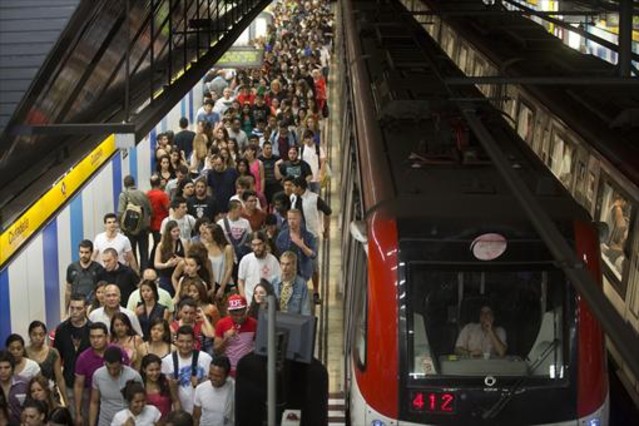 Los sindicatos del Metro de Barcelona convocan huelga durante el Congreso de Móviles