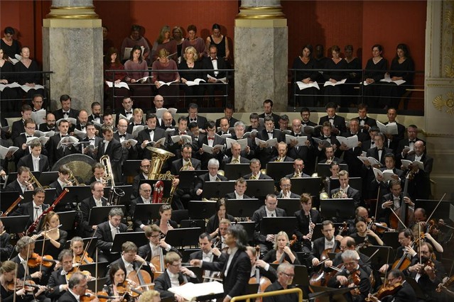 Un momento del concierto en Viena, dirigido por Kent Nagano, en el que han participado el Orfeó Català y el Cor de Cambra del Palau de la Música. EL PERIÓDICO
