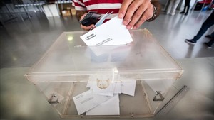 zentauroepp41088541 eleccions 27s urna i papereta al col electoral de mirasol a 171130135951