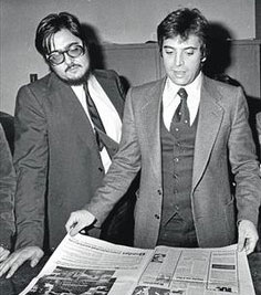 Antonio Franco y Antonio Asensio revisan el primer nmero de ELPERIDICO.