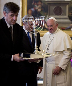 El Papa y el primer ministro israelí, Nentanyahu, en una visita de este al Vaticano el pasado lunes.