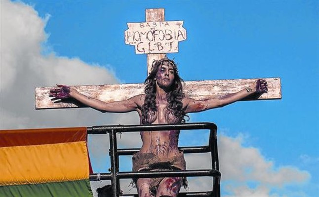 contra-homofobia-viviany-beleboni-durante-desfile-pasado-domingo-sao-paulo-1434213482249.jpg (646×399)