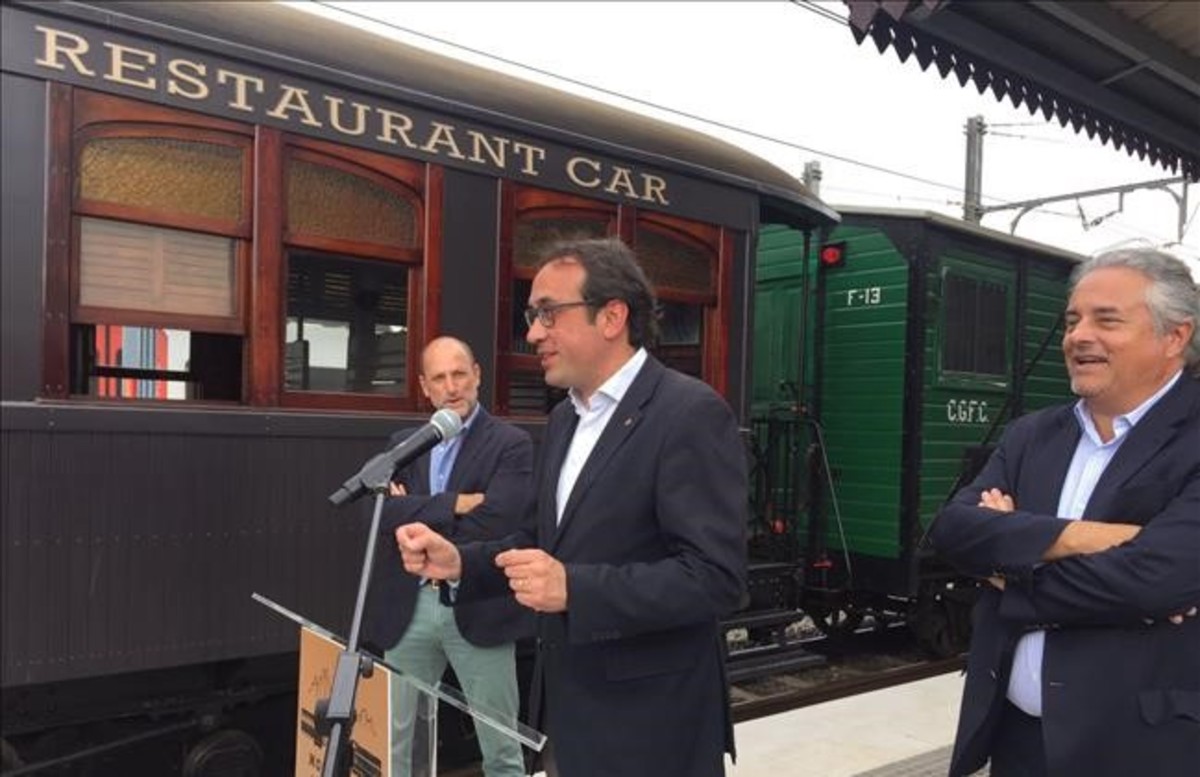 FGC inaugura su primer tren restaurante sobre raíles