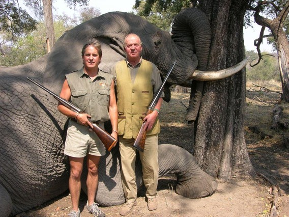 Resultado de imagen de fotos del rey cazando elefantes