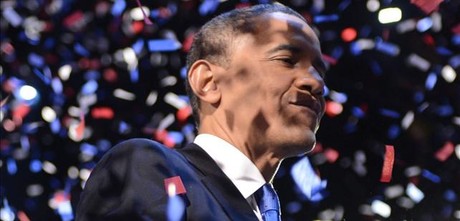 Obama sonríe tras pronunciar su discurso de la victoria, este martes en Chicago.